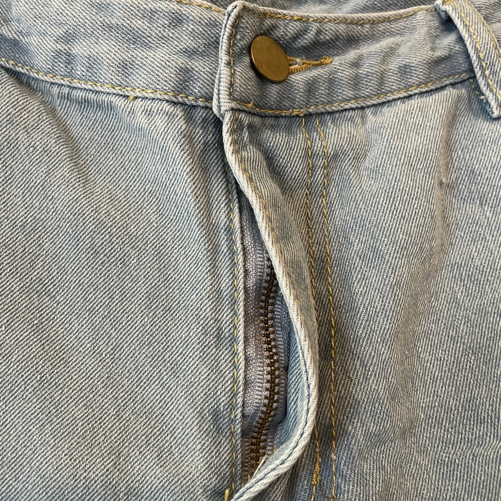High Rise distressed Jeans - Picture 2 of 3